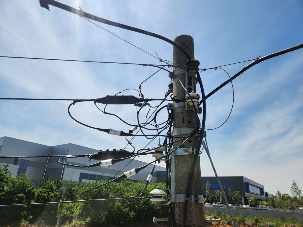 청주 강내면 공장 임시전기 전주 사진