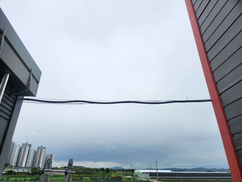 기존 설치된 배관 라인 따라서 접지선, 배관 연결